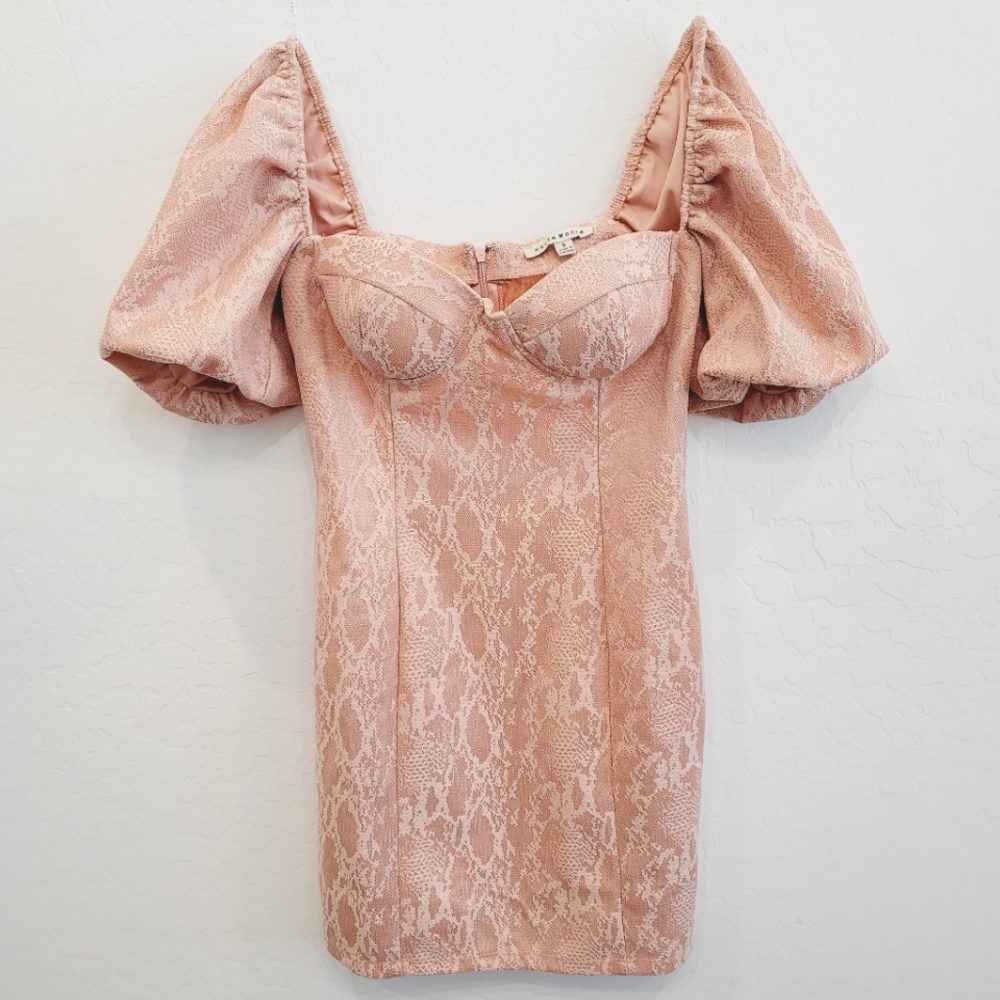 Haute Monde Bodycon Lace Pink Dress Puffed Sleeves